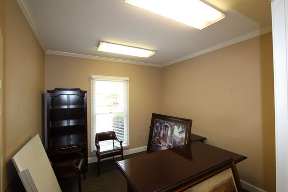 Office Space For Sale/Lease: 101 Madison Plz, Hattiesburg, MS 39402
